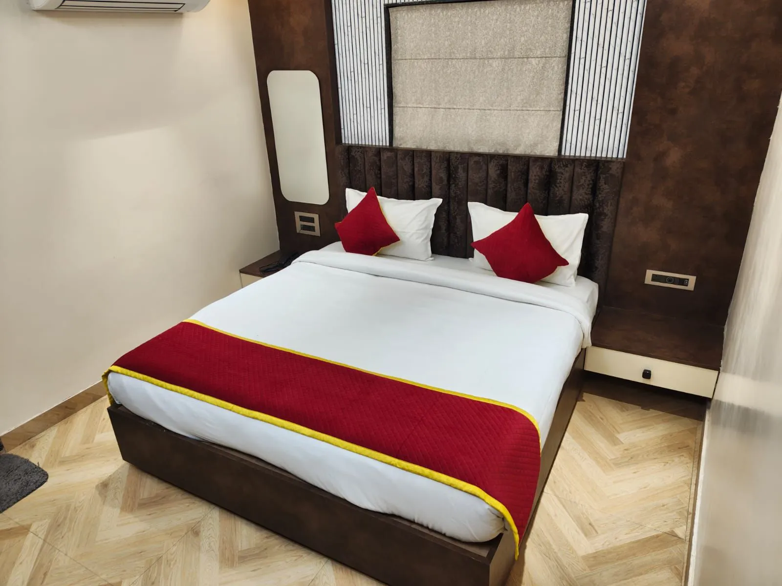 3-Star Hotel Double Bed Hotel Room in Varanasi